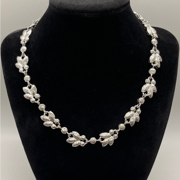 An Icy Costume Necklace - Picture 3 of 6